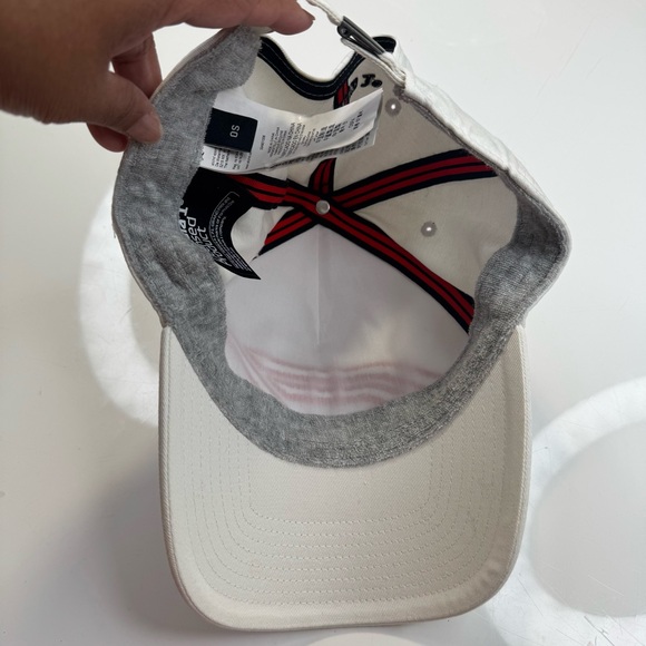 Official Formula 1 Baseball Cap Men's Size OS White Cotton Racing FW Large Logo - Picture 4 of 11